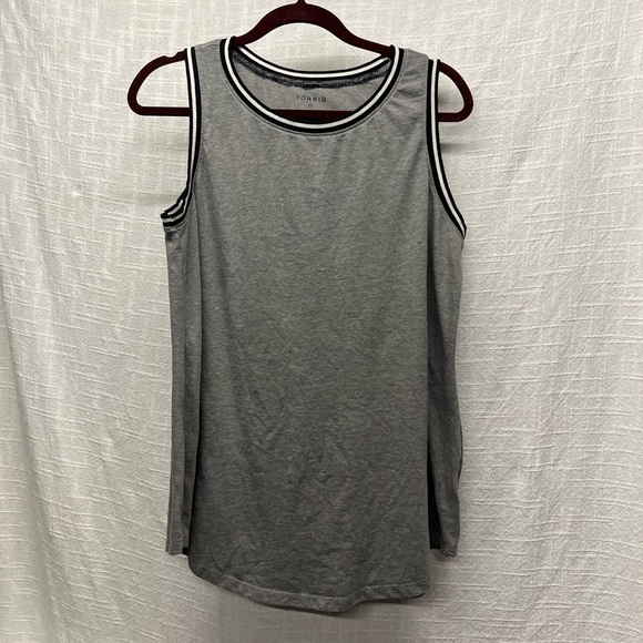Torrid Grey Tank - Plus Size 00 - Picture 4 of 7
